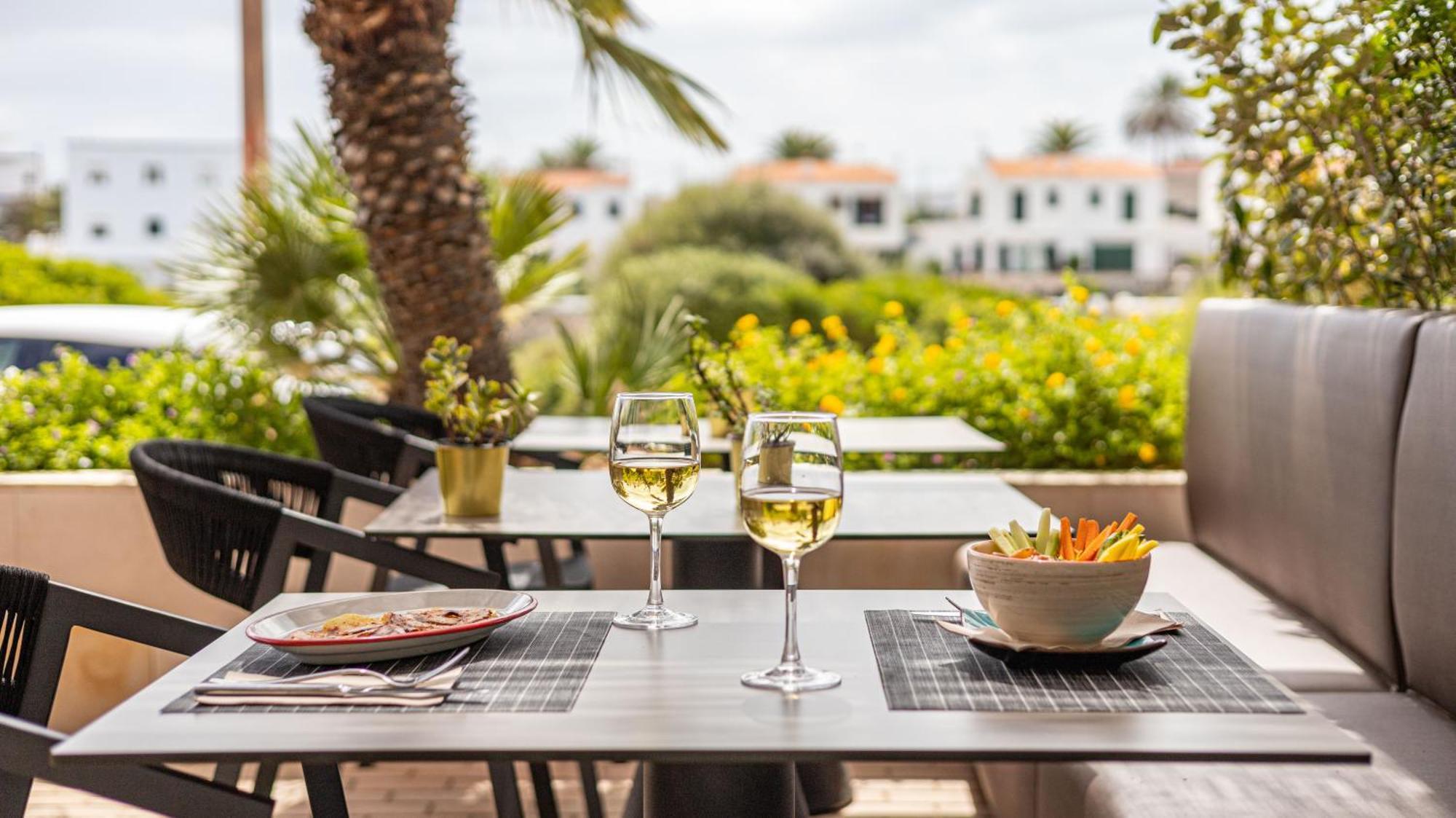 Seth Port Ciutadella Hotel Екстериор снимка