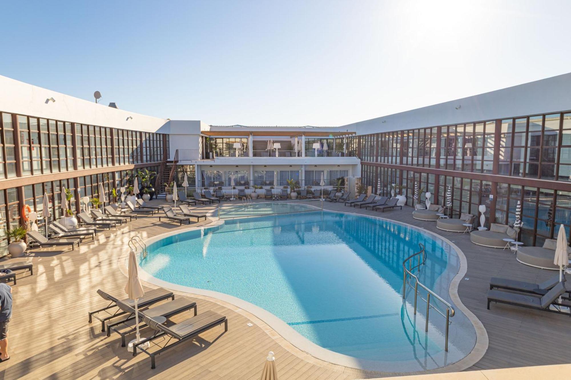 Seth Port Ciutadella Hotel Екстериор снимка